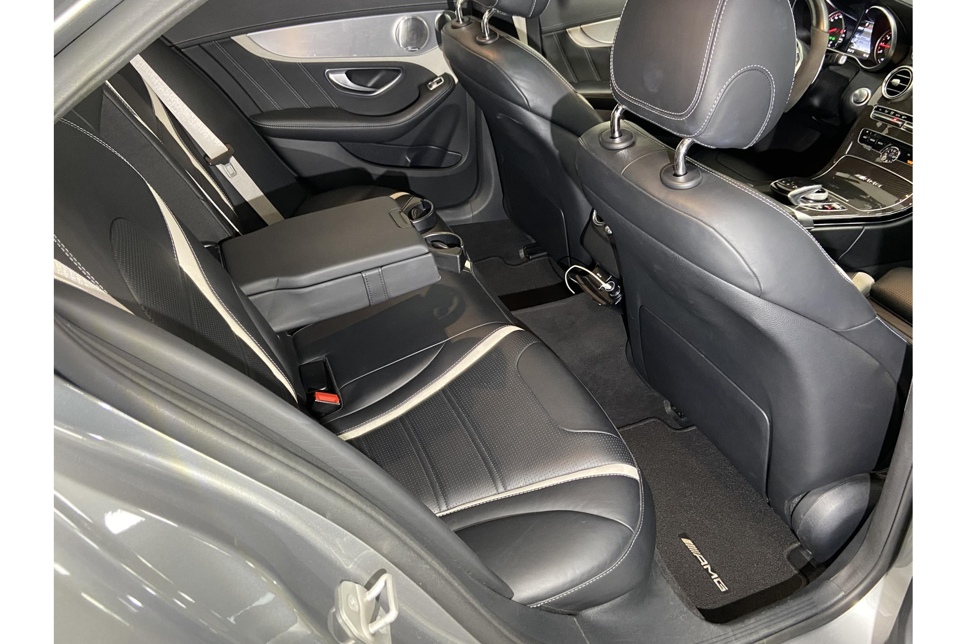 Mercedes-Benz C-Klasse C63S C63 63 S AMG*HUD*IWC*PANO*LED*CARBON*DISTR+